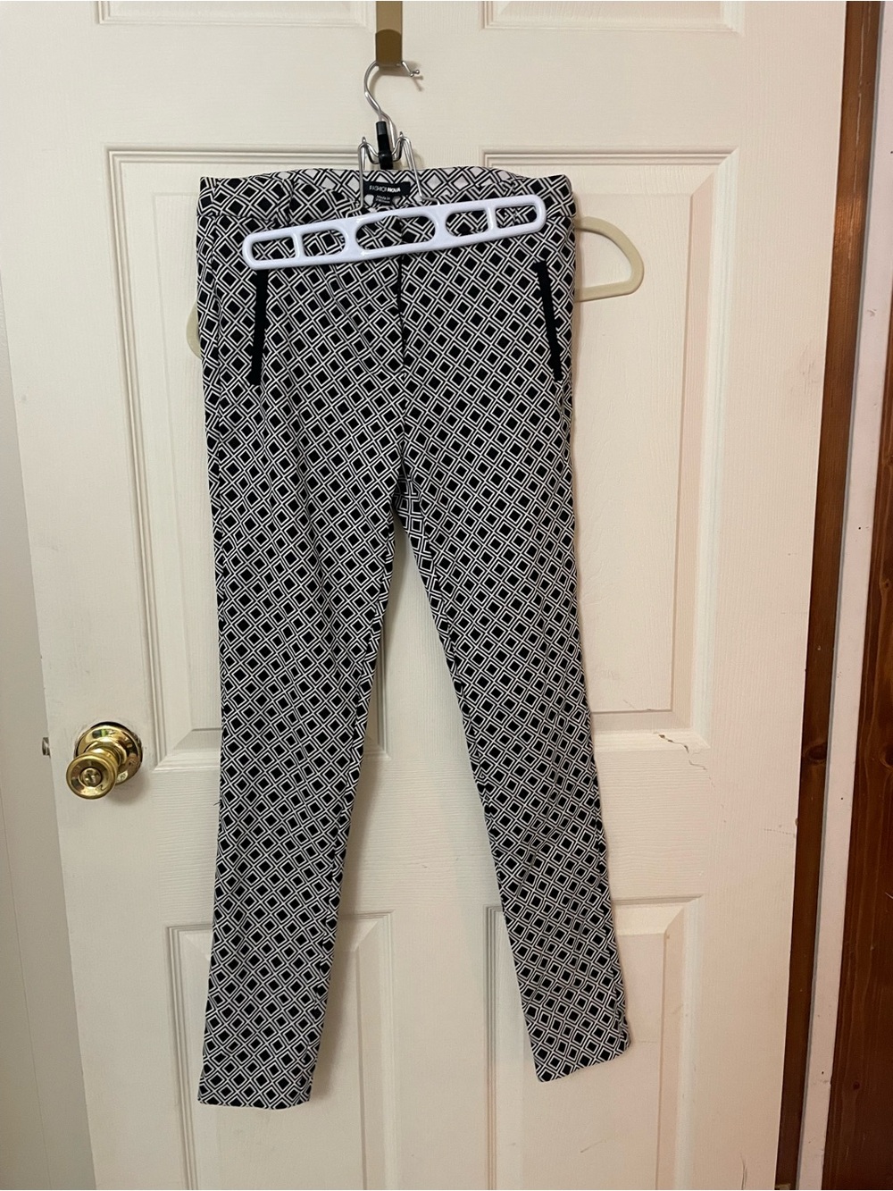 NWOT Fashion Nova Black & White Geometric Stretch Ponte Pants